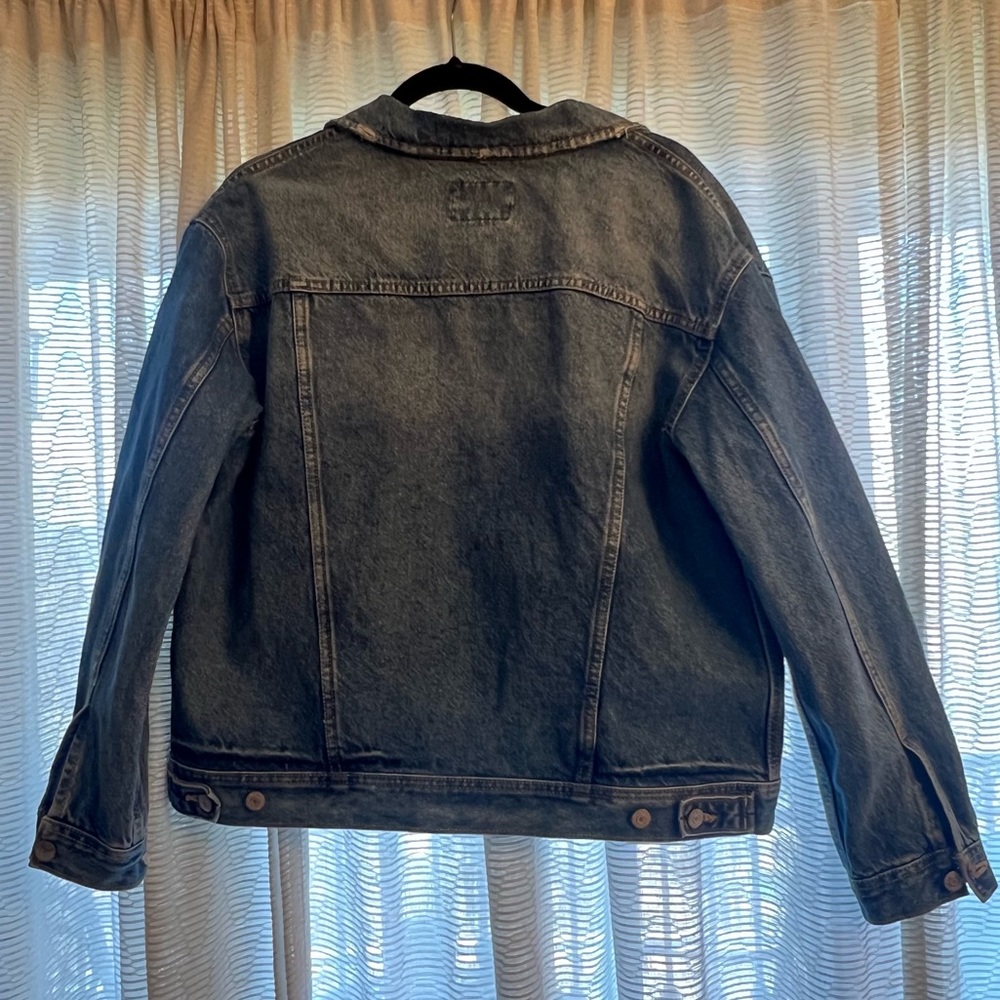 Old Navy Boyfriend Trucker Denim Jacket - Picture 6 of 13